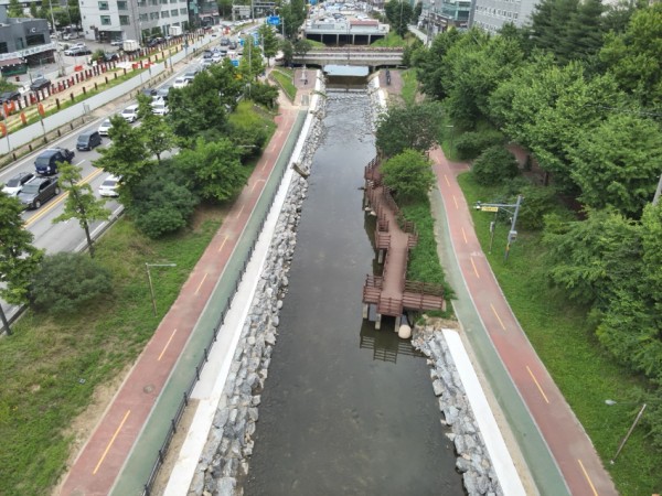 10-1. 지곡천 호안 정비공사.jpg