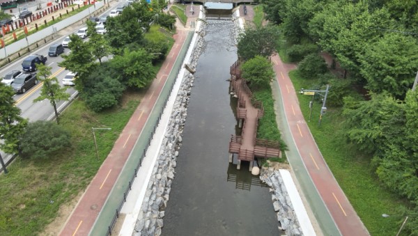 10-1. 지곡천 호안 정비공사.jpg