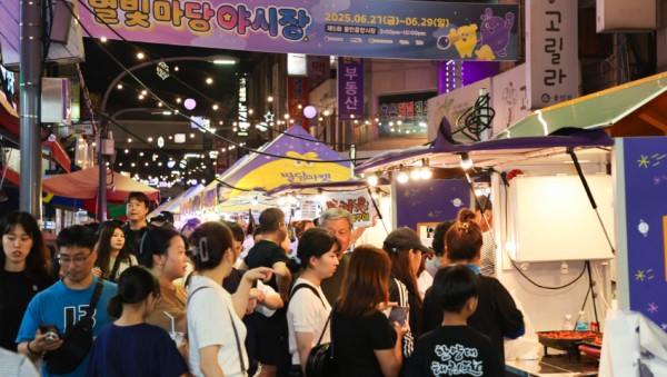 1-5. 용인특례시는 27일부터 29일까지 용인중앙시장에서 별빛마당 야시장 축제를 열었다.jpg