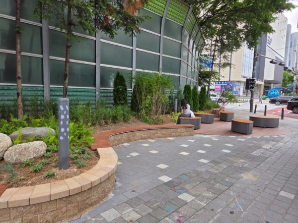 3-2. 명지대 사거리 완충녹지 개선 후 모습.jpg