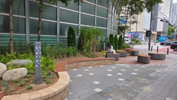 3-2. 명지대 사거리 완충녹지 개선 후 모습.jpg