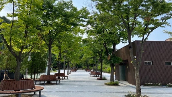 2-1. 재정비를 마친 김혁근린공원.jpg