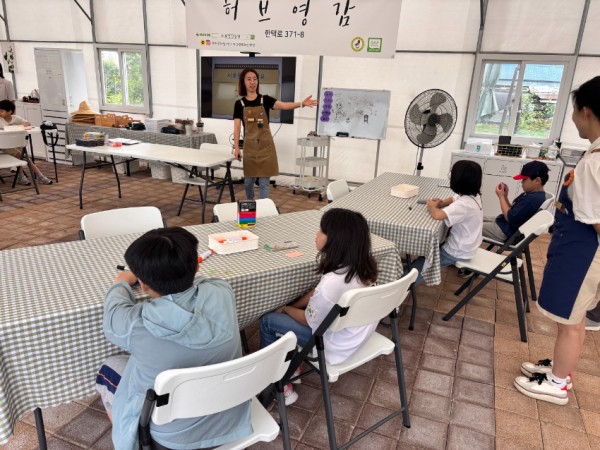 3-1. 용인특례시가 드림스타트 아동 중 ADHD 증상이 있거나 우려되는 10명을 대상으로 치유농장 체험 프로그램을 6월 중 4차례에 걸쳐 진행했다..jpg