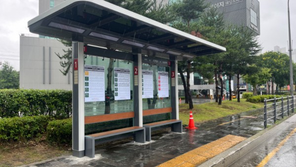 3-1. 교체를 마친 버스승차대.jpg