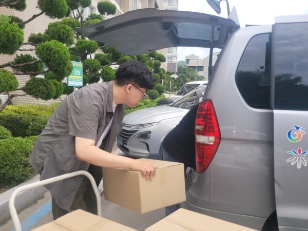 7-1. 처인구에 분당우리교회서 식료품 꾸러미 200개 기탁.jpeg