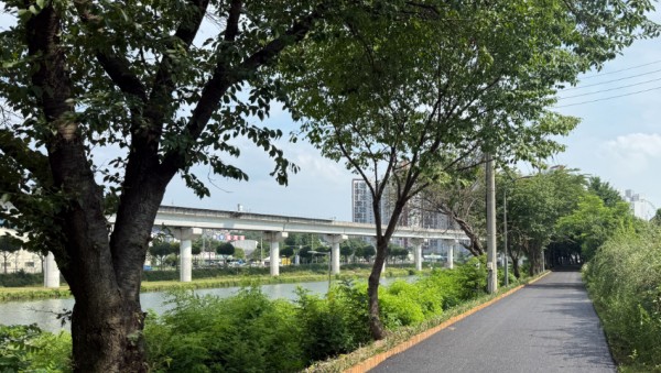 5. 용인특례시는 유림동 일대 경안천 제방 둑마루 구간을 정비했다.jpeg