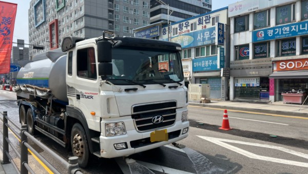 6. 운행 중인 살수차 모습.jpg