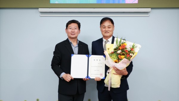 8. 용인특례시 시민프로축구단 초대 감독으로 최윤겸 감독이 선임됐다..jpg