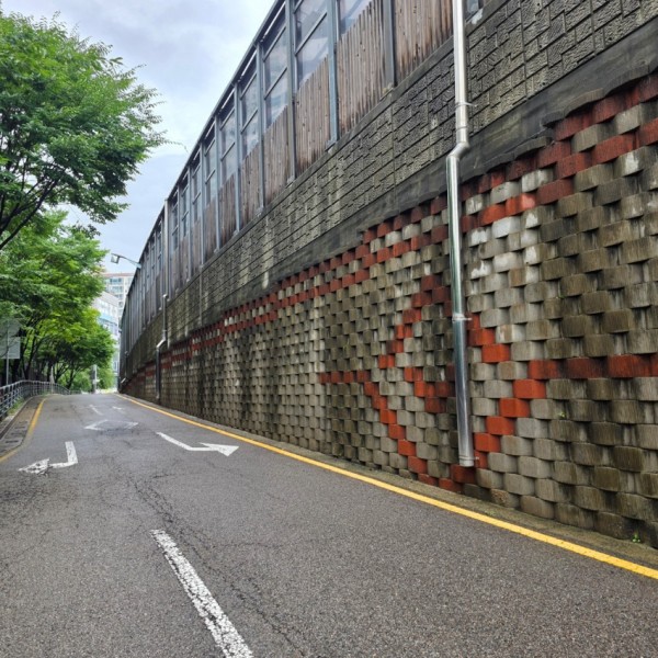 1. 용인특례시는 21일부터 시민 안전을 위해 도로옹벽 안전점검을 실시한다 (1).jpg