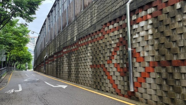 1. 용인특례시는 21일부터 시민 안전을 위해 도로옹벽 안전점검을 실시한다 (1).jpg