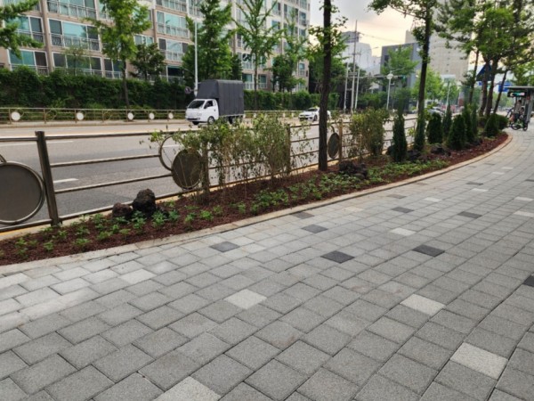 2-1. 용인특례시는 수지구 동천동 908번지 일원 완충녹지 산책로 정비를 완료했다.jpeg