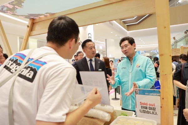 8-1. 이상일 용인특례시장이 19일 롯데몰 수지점에서 열린 