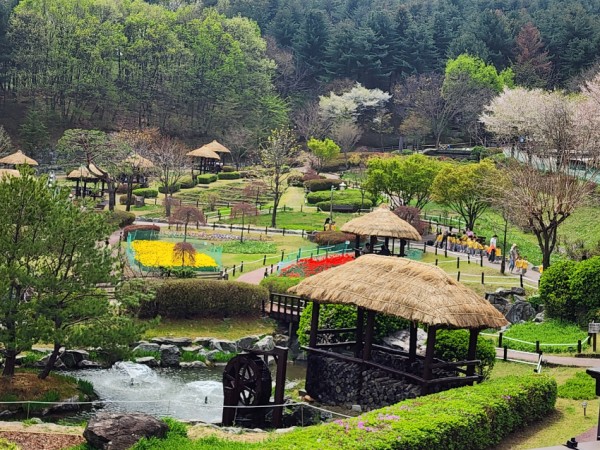 1. 용인특례시 농촌테마파크 여름철 전경.jpg