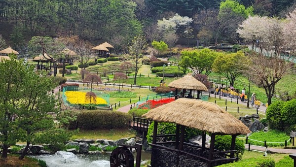 1. 용인특례시 농촌테마파크 여름철 전경.jpg