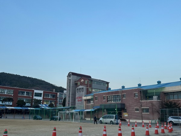 1. 용인특례시 처인구에 있는 용인중학교 전경.jpg