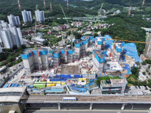 2. 용인특례시가 아타프 건설현장 타워크레인을 중점 점검한다.JPG