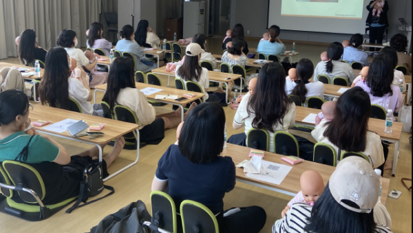 6. 모유 수유 교실 모습.png