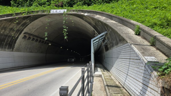 3. 용인특례시 처인구가 피난대피설비 설치를 마무리한 역북터널.JPG