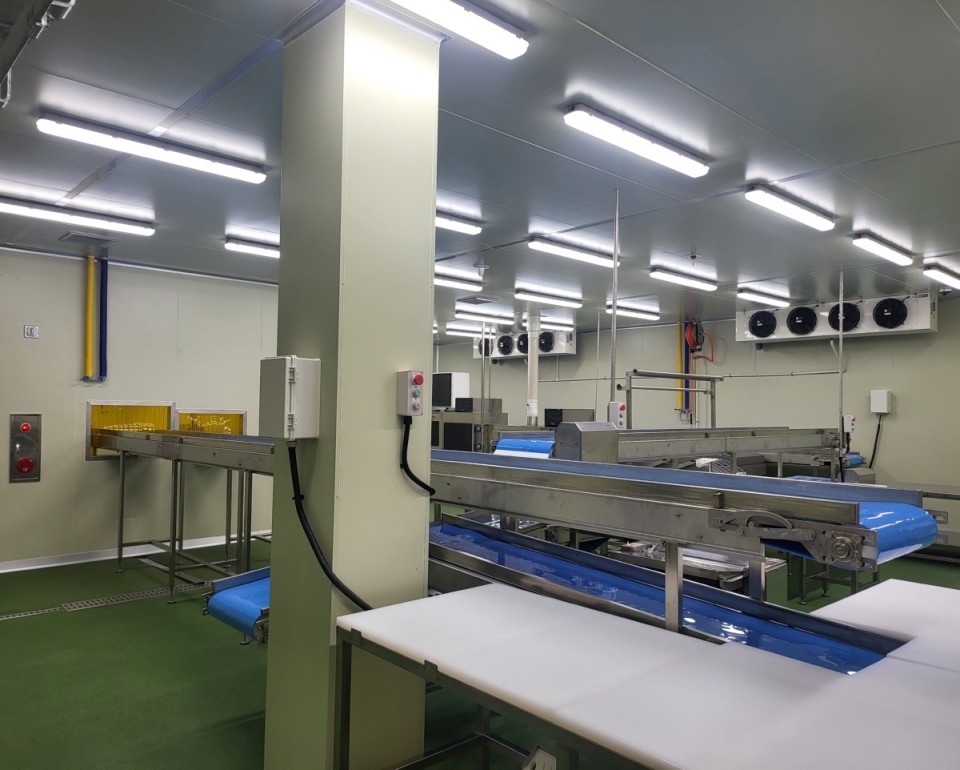 3-2. 용인특례시는 농업회사법인 가은MPC(주)와 함께 지역 특산물 성산포크 육성을 위한 가공시설을 준공했다..jpg