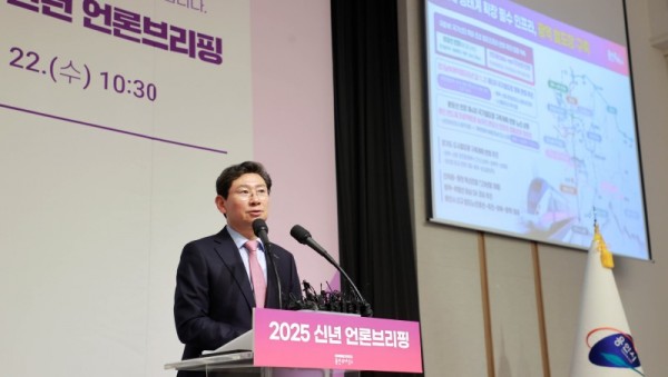 8. 올해 1월 22일 신년 언론브리핑에서 광역 철도망 구축 계획을 설명하고 있는 이상일 용인특례시장 (1).JPG