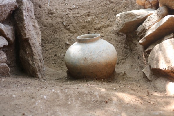 1-3. 용인특례시 보라산 백제고분군 석곽묘에서 출토된 직구단경호.JPG