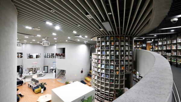 4. 용인특례시는 경기도 공공도서관 운영평가에서 성복‧청덕‧양지해밀도서관이 ‘우수도서관’으로 선정됐다고 밝혔다. 사진은.jpg