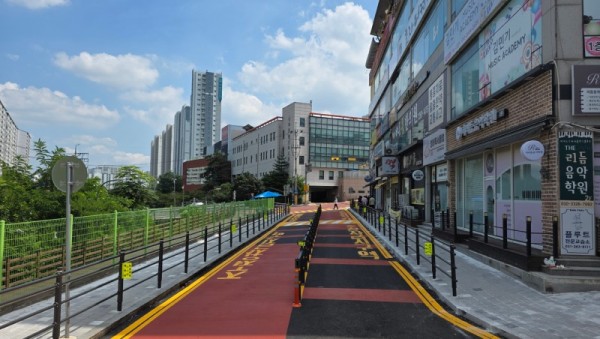 2-1. 용인특례시 수지구 효자초 노후 보도 재포장 사진.jpeg