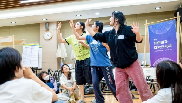 용인문화재단, 예술협동조합 C.R.A와 업무협약 체결_사진2.jpg