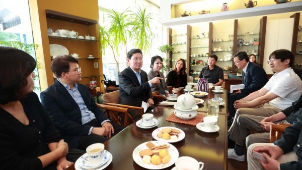 8-3. 10일 이상일 시장은 수지구 상인회 관계자 등과 ‘찾아가는 차담회’를 가졌다.jpg