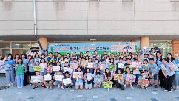 9-3. 이상일 용인특례시장이 11일 구성초등학교에서 학교폭력 예방 캠페인에 동참했다..JPG