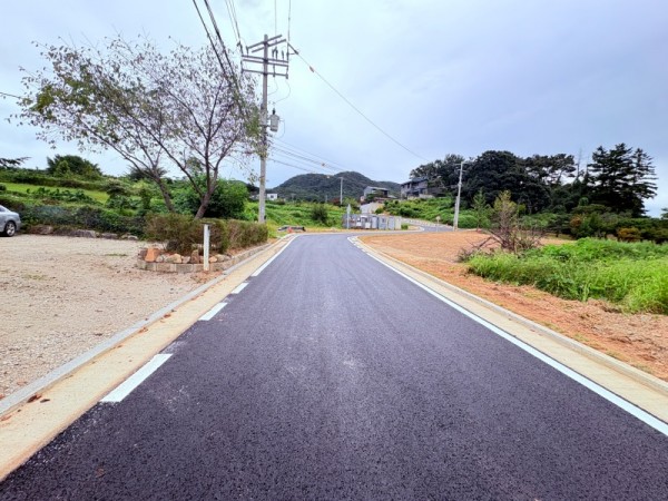 2-2. 용인특례시는 평창마을회관 버스정류장~평창리 173-1번지를 잇는 길이 515m 폭 6m의 도로를 준공했다.jpg