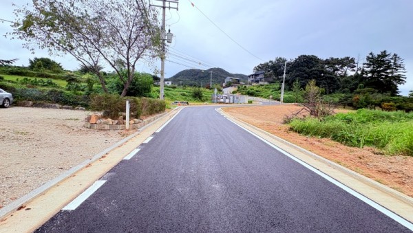 2-2. 용인특례시는 평창마을회관 버스정류장~평창리 173-1번지를 잇는 길이 515m 폭 6m의 도로를 준공했다.jpg