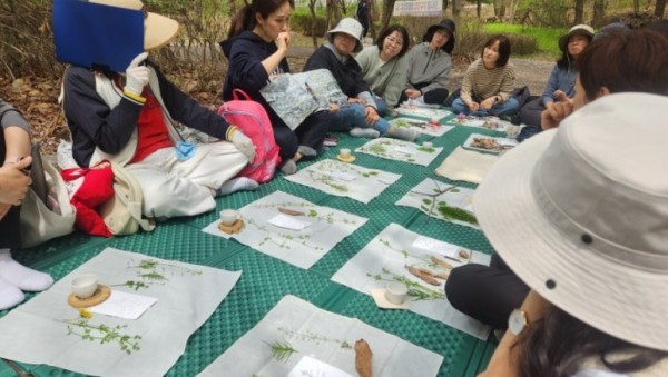 11. 상현도서관 ‘숲 테라피’ 프로그램 모습.jpg