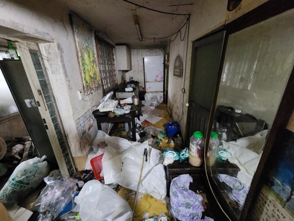 7-1. 주거환경개선 전 집 내부 모습.jpg