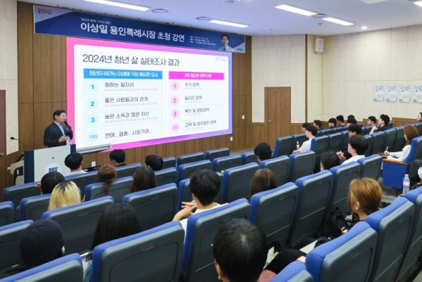 1-3. 1일 단국대 국제관에서 이상일 시장이 특강을 하고 있다.jpg