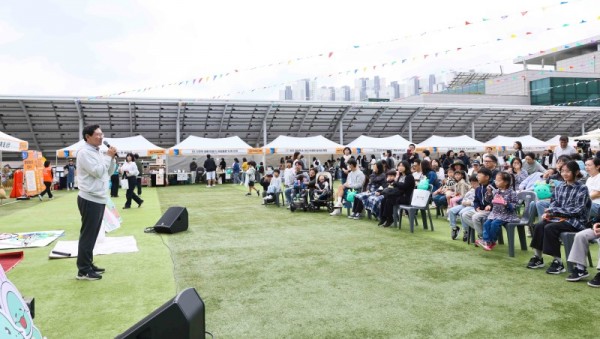 1-2. 18일 용인특례시청 하늘광장에서 열린 북페스티벌 모습 (1).jpg