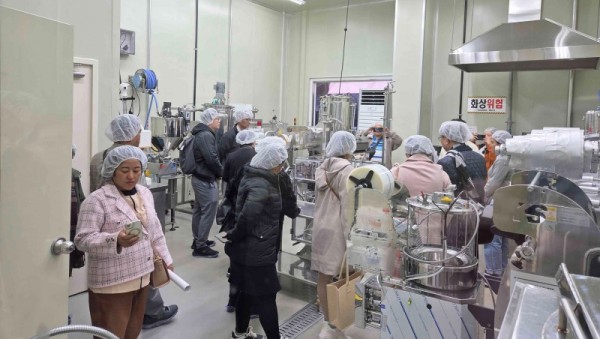 2. 미얀마 식품협회 회원사 대표단이 용인시 농업기술센터를 방문해 주요 시설을 견학했다.jpg