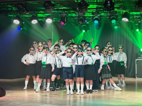 3. 용인특례시는 지난 8일 용인상상의숲 공연놀이터에서 드림스타트 아동들이 뮤지컬 ‘2025 드림플라이