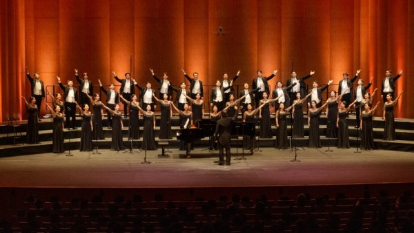 [사진1] 용인시립합창단, 상임 운영 기념‘제10회 정기연주회 우리의 노래, 마음의 뜰에 피어나’성황리 마무리.jpg