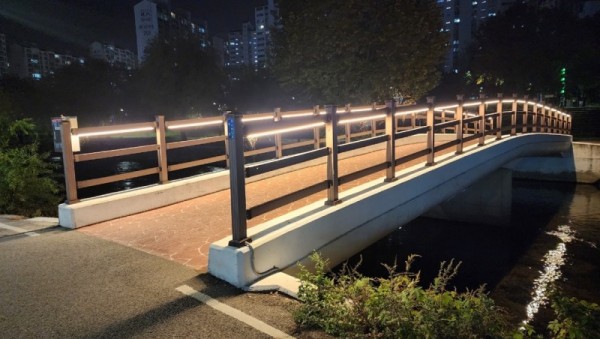 5. 용인특례시 수지구 죽전1동은 목교 제4·6인도교에 LED 경관조명을 설치했다..jpg