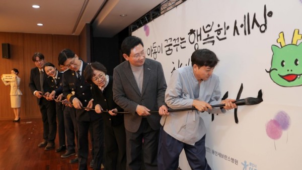 6-4. 18일 용인예술과학대 비전관에서 이상일 시장과 