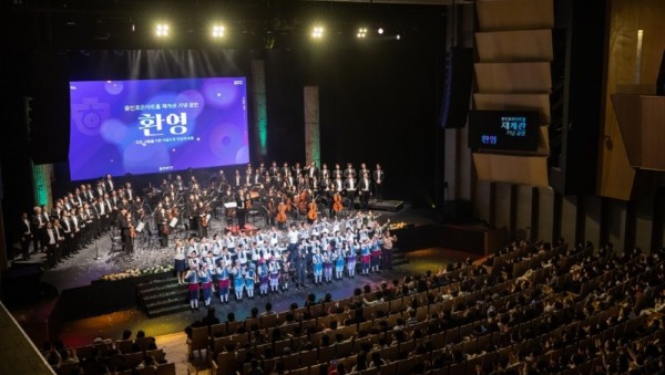 [사진1] 용인포은아트홀 리모델링 후 공연 사진.jpg