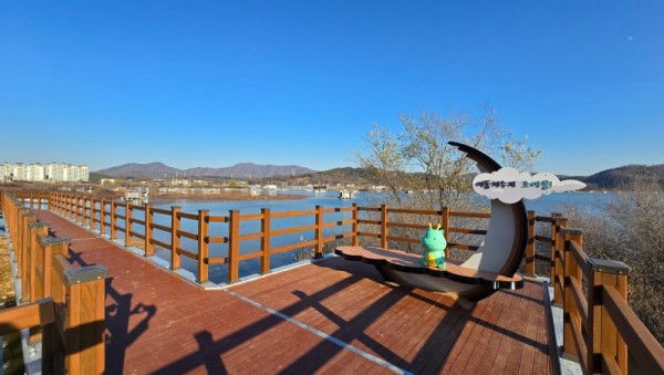 3-2. 용인특례시가 처인구 이동읍에 있는 이동저수지 둘레길 단절 구간 연결공사를 마무리했다..JPG