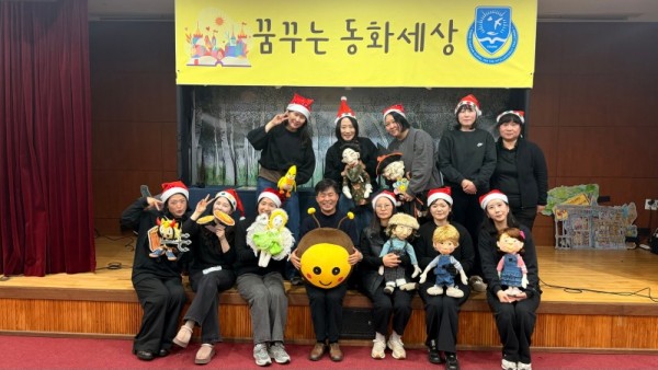 (20251212) 용인교육지원청 보도자료(용인강남학교, 학부모가 만든 동화 무대, 아이들에게 펼쳐지다…) 사진1.jpg