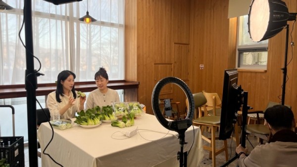 2. 용인특례시는 최근 용인시농업기술센터에서 청년농업인을 대상으로 ‘2025년 라이브커머스 교육’을 했다.jpg