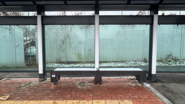 251226_용인특례시 처인구가 지역내 10곳의 버스정류장에 온열의자를 설치했다..JPG