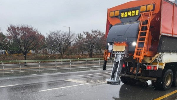 6. 용인특례시 수지구 도로제설 사진.jpg