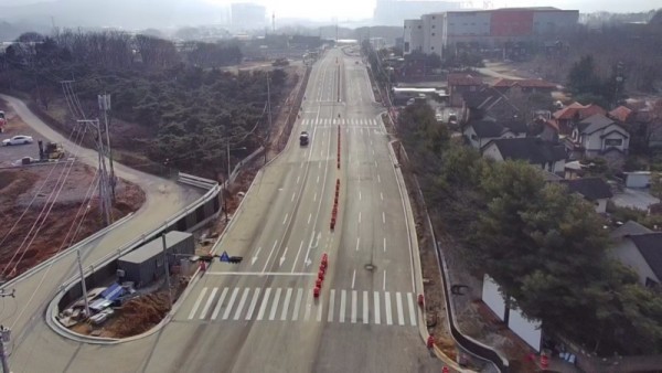 1-1. 용인특례시는 31일 보개원삼로 1.88㎞ 구간을 기존 왕복 2차로에서 4차로로 임시 확장 개통했다.jpg