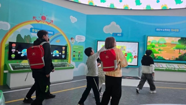 6. 용인특례시 환경교육센터에서 이뤄지는 기후탐험대 프로그램 모습.jpg